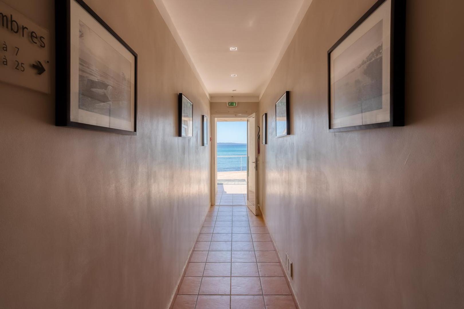 Roc Hotel - Hotel 4 Etoiles Les Pieds Dans L'Eau Le Lavandou Dış mekan fotoğraf