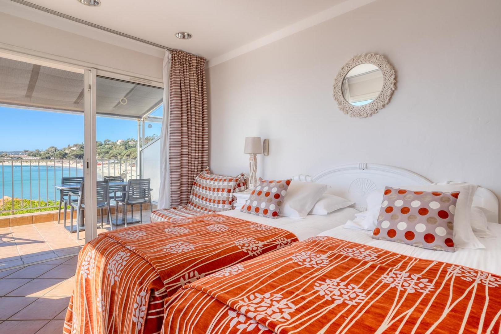 Roc Hotel - Hotel 4 Etoiles Les Pieds Dans L'Eau Le Lavandou Dış mekan fotoğraf