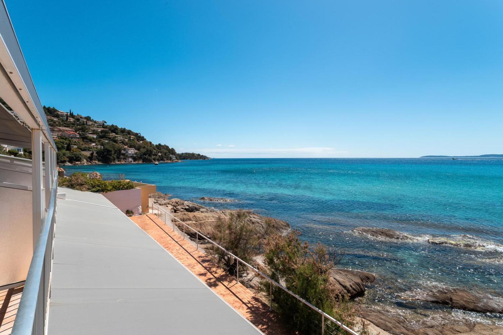 Roc Hotel - Hotel 4 Etoiles Les Pieds Dans L'Eau Le Lavandou Dış mekan fotoğraf