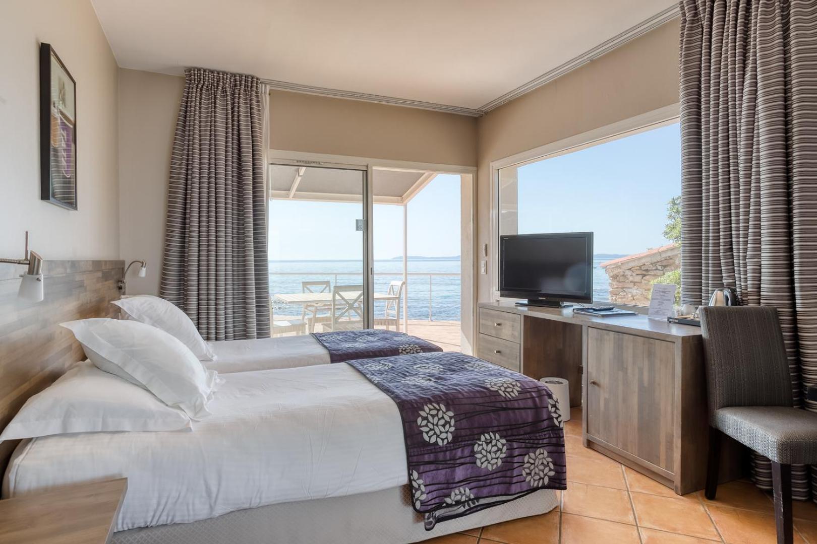 Roc Hotel - Hotel 4 Etoiles Les Pieds Dans L'Eau Le Lavandou Dış mekan fotoğraf