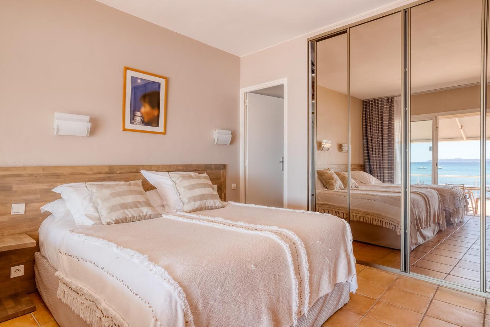 Roc Hotel - Hotel 4 Etoiles Les Pieds Dans L'Eau Le Lavandou Dış mekan fotoğraf