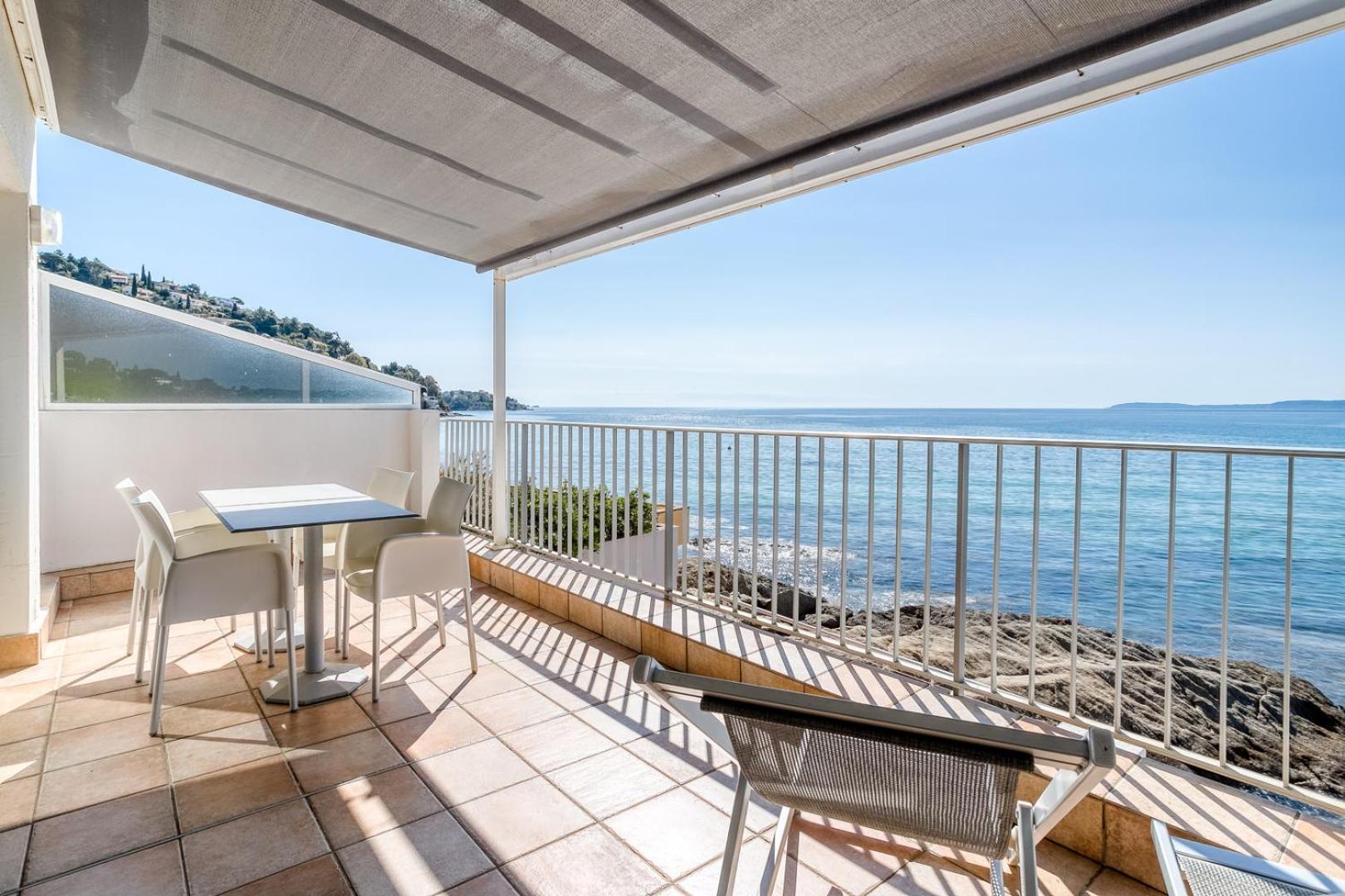 Roc Hotel - Hotel 4 Etoiles Les Pieds Dans L'Eau Le Lavandou Dış mekan fotoğraf
