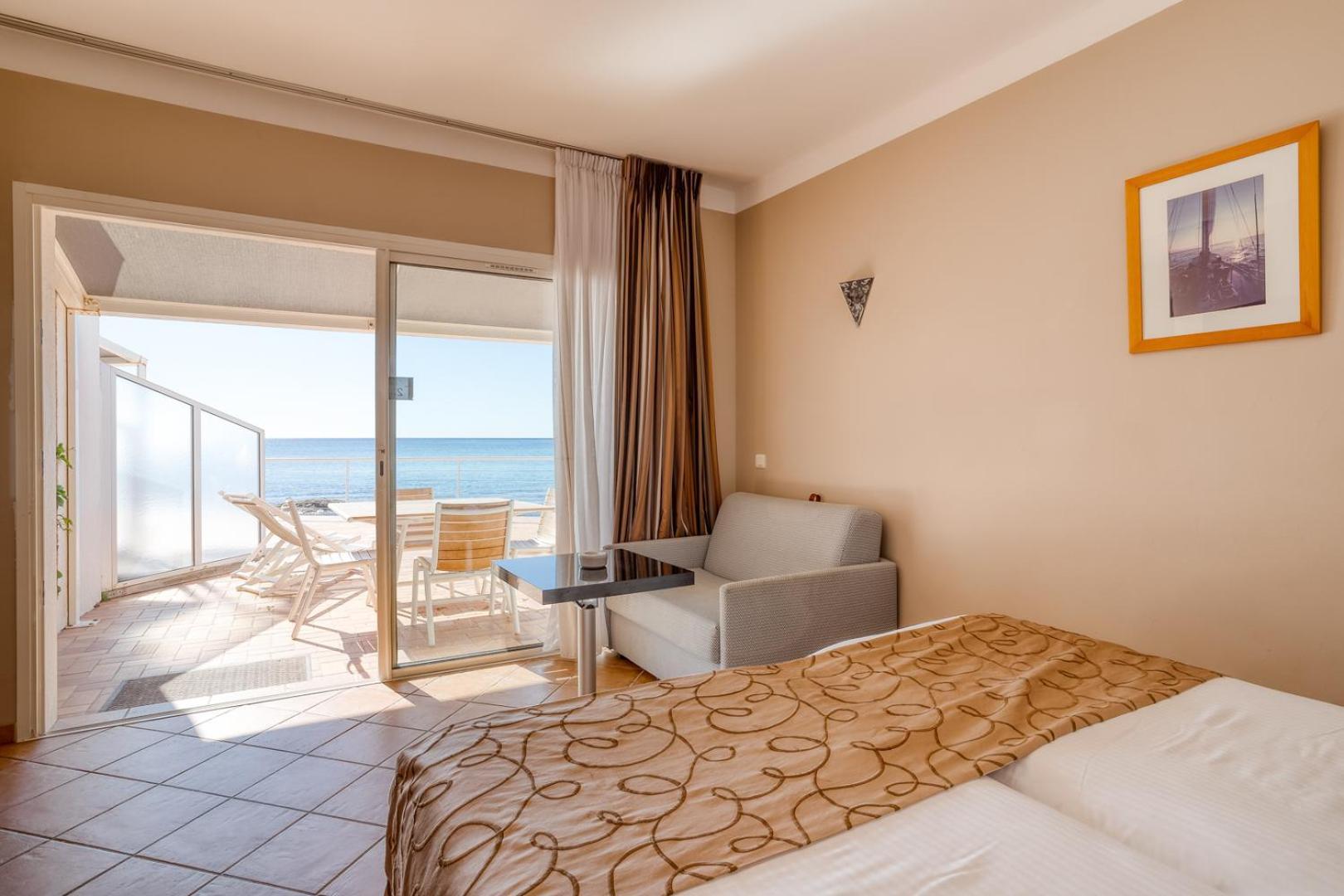 Roc Hotel - Hotel 4 Etoiles Les Pieds Dans L'Eau Le Lavandou Dış mekan fotoğraf