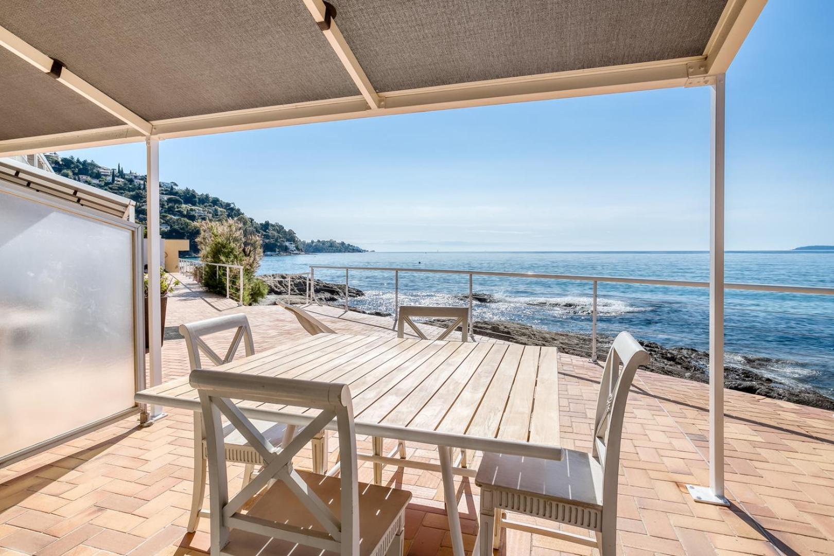 Roc Hotel - Hotel 4 Etoiles Les Pieds Dans L'Eau Le Lavandou Dış mekan fotoğraf